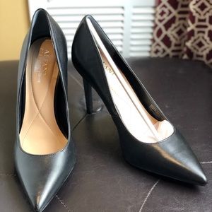 Alfani Black Pumps